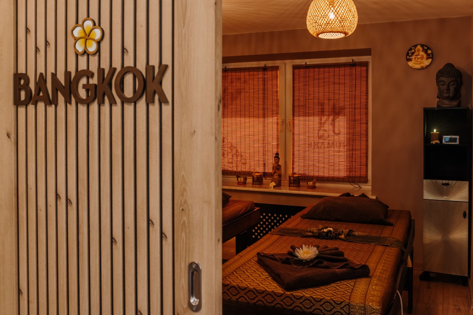 Gabinet Bangkok — dwa łóżka do zabiegów dla dwojga